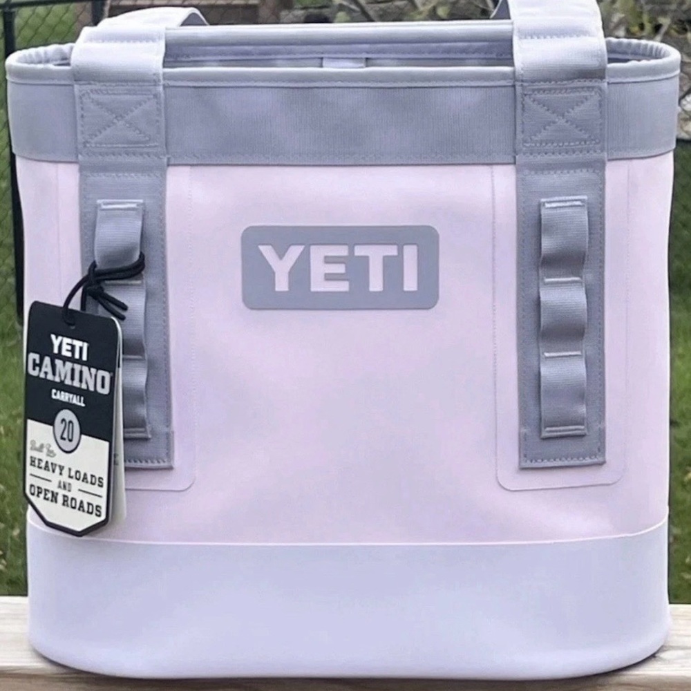 YETI Camino Carryall 20 in cherry blossom